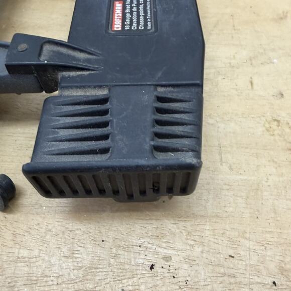 Craftsman 18 Gauge Brad Nailer 5/8" to 2" Air Power Tool - Picture 3 of 13